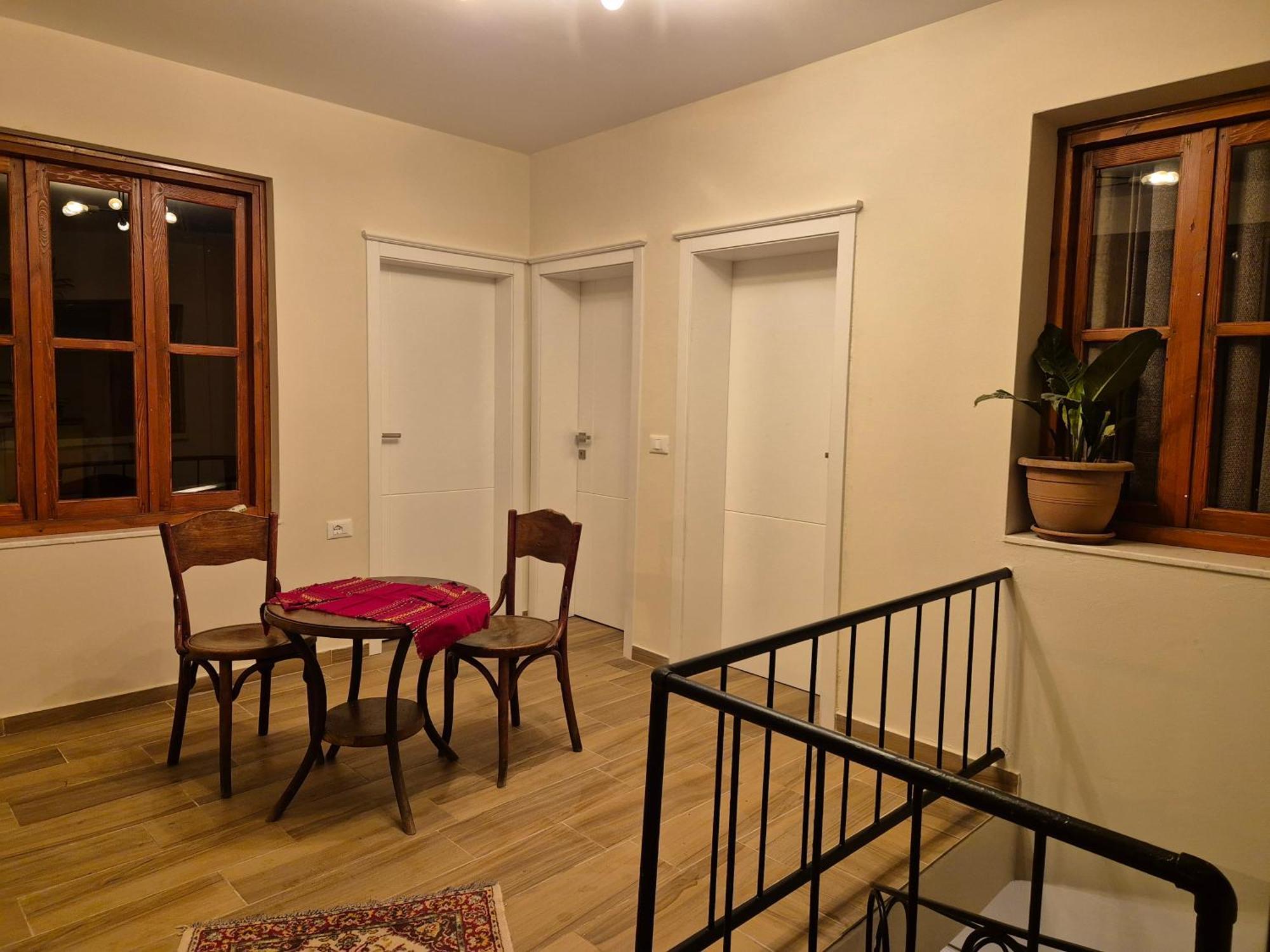 Kurmaku'S Guesthouse 엘바산 외부 사진